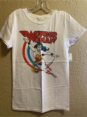 Wonder Women tee top Sz L